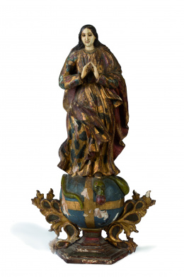 496.  Inmaculada.Escultura tallada en madera policromada y dorada, con cabeza y manos en marfil.Escuela Hispano-filipina, S. XVIII