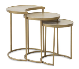 723.  Lote de tres mesitas auxiliares de diferente tamaño de metal dorado, dos de ellas circulares y otra en forma de media luna.S. XX. 