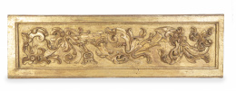 539.  Remate de madera tallada, policromada y dorada.Trabajo español, S. XVII.