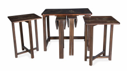 661.  Mesa con cuatro mesas nido de madera lacada y doradas.China, ff. del S. XIX - pp. del S. XX.