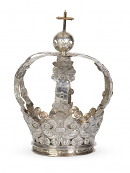 1108.  Corona para coronar a la  Virgen, de plata y oro. Con leyenda: "En el Hospicio Santo Rey Fernando".España, 1670.