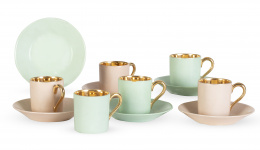 1340.  Juego de seis tazas con sus platos de porcelana esmaltada en verde y rosa y dorada.Limoges, S. XX.