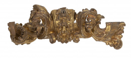 1149.  Remate de madera tallada y dorada.España, S. XVII.