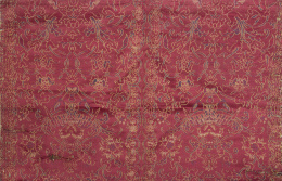 509.  Fragmento de terciopelo con águilas bicéfalas coronadas en granate, y bordado en hilos amarillos y azules de influencia árabe.S. XVI.
