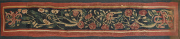 674.  Fragmento de cenefa de tapiz con flores.S. XVII - XVIII.