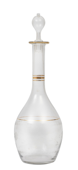 1276.  Garrafa de vidrio con flores talladas y círculos en dorado.La Granja, S. XIX. 