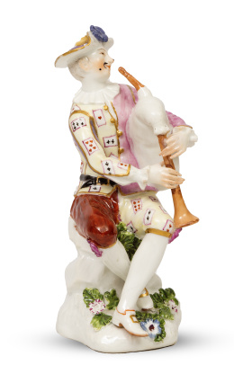 547.  Figura masculina con gaita de porcelana esmaltada, siguiendo modelos de Meissen.S. XVIII.