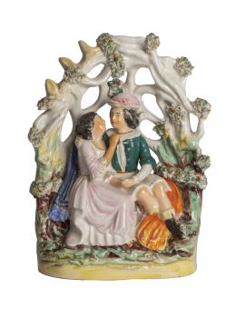 696.  Dama y escocés sentados.Grupo de loza esmaltada.Staffordshire, Inglaterra, S. XIX.