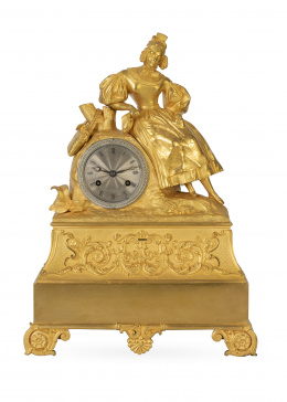 572.  Reloj de sobremesa Luis Felipe de bronce dorado.
Francia, 