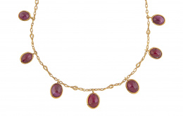 180.  Collar con siete rubíes talla cabujón oval, colgantes de cadena de eslabones combinados