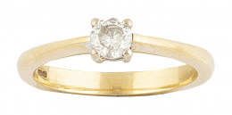 190.  Sortija solitario de brillante engastado en cuatro garras