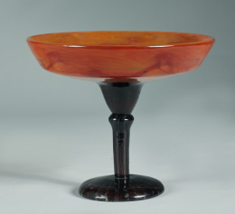 488.  Charles Schneider (1898-1960)Copa de cristal naranja y violetaFirmado en el pie. “Schneider”.