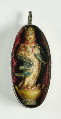 492.  Medalla devocional de plata con Inmaculada en alabastro policromado y tallado, Trabajo colonial, S. XVIII-XIX.