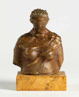 307.  S.XX“Mujer vendada”.