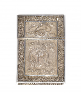 1083.  Tarjetero en filigrana de plata y carey. Decorado con Tianlong.Trabajo Chino S. XIX
