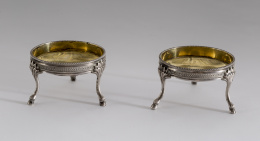 1051.  Pareja de especieros de plata de su color y dorada.Ofebre checoslovaco, 1803-1807.