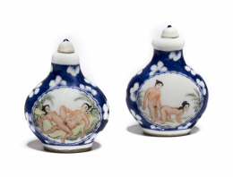 485.  Pareja snuff bottles en porcelana con escenas eróticas. Dinastía Qing, periodo Guangxu (1875-1908)