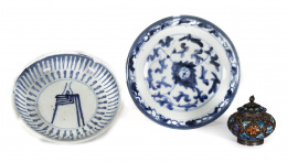 936.  Dos platos en porcelana esmaltada en azul y blanco.Para la exportación China, Dinastía Qing. S.XIX.