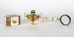 816.  Perfumador de plata sobre dorada, de la Joyería Yanes, copia fielmente un modelo de la Real Fábrica de Martínez de 1815, que se encuentra en el Palacio Real de Madrid. Yanes, S. XX.