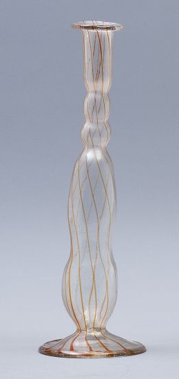 554.  "Bouquetier" de vidrio con aplicaciones de hilos o laticinios naranjas.Cataluña, S. XVIII.