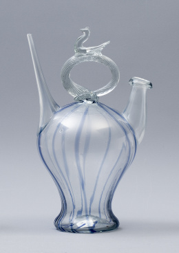 567.  Botijo o cantir de vidrio incoloro e hilos azules o laticinios.Cataluña, S. XVIII.