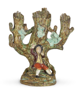 1197.  Florero en forma de árbol con personaje.Figura de loza esmaltada.Staffordshire, Inglaterra, S. XIX.