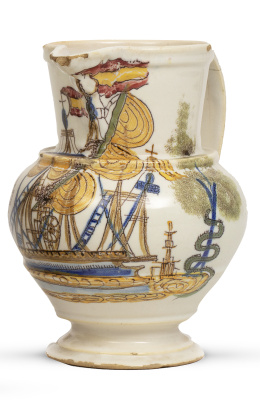 1104.  Jarro de pico de cerámica esmaltada con barco con banderas españolas.Manises, S. XIX.