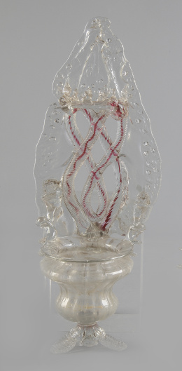 632.  Benditera de vidrio transparente y rojo.Cataluña o Mallorca, S. XVIII.