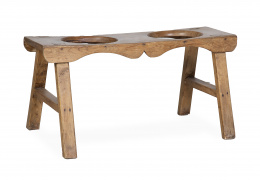 696.  Soporte para dos cántaros de madera de pino tallada.España, S. XIX.