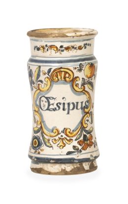 1026.  Bote de farmacia de cerámica esmaltada con cartela.Cataluña, S. XVIII.