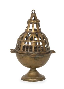 558.  Incensario de bronce dorado, con decoración de sogueado.España, S. XVI.