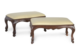 1173.  Pareja de banquetas de madera de nogal.Trabajo mallorquín, S. XVIII.