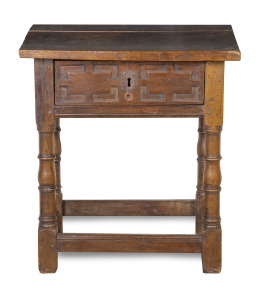 1050.  Bufetillo con un cajón en cintura de talla geométrica de madera tallada.Trabajo castellano, S. XVIII.