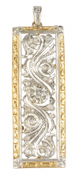 320.  Colgante años 30 rectangular de diamantes con decoración calada 