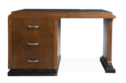1328.  Mesa de despacho Art Decó de madera.h. 1930-1940.