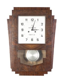 650.  Reloj Art-Decó con caja de madera tallada.Alforja, Sueca, Valencia, S. XX.