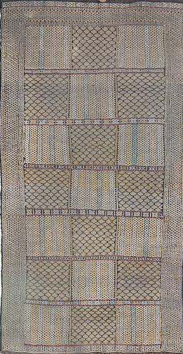 1167.  Alfombra marroquí decorada con cuadrados y geometrías.