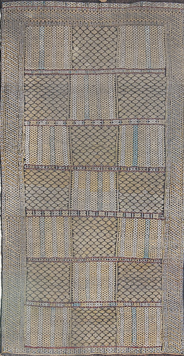 1167.  Alfombra marroquí decorada con cuadrados y geometrías.