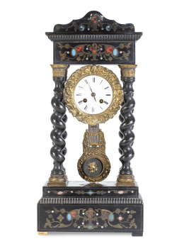 1258.  Reloj de pórtico Carlos X de madera ebonizada con incrustac