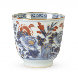 1190.  Jícara de porcelana esmaltada y dorada de estilo ImariChina, S. XVIII.