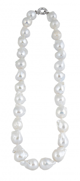 264.  Collar con veintiocho perlas barrocas de los mares del sur