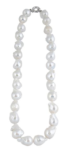264.  Collar con veintiocho perlas barrocas de los mares del sur