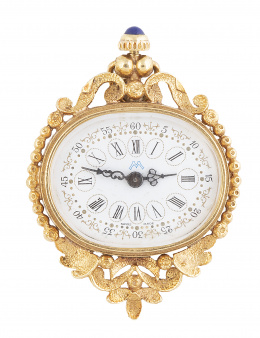 27.  Reloj colgante con miniatura de esmalte en el reverso rodeada por esmeraldas, y marco de hojas labradas