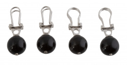 438.  Botonadura de esferas de ónix negro adornados con brillante central compuesta por cuatro botones