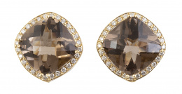 304.  Pendientes con cuarzos fumés cuadrangulares facetados orlados de brillantes