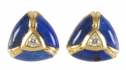 269.   Pendientes triángulares con bandas de lapislázuli calibrado combinado con oro y con brillante central