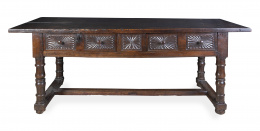 542.  Bufete de madera de nogal tallado.Norte de España, S. XVII.