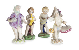 1199.  Conjunto de cuatro niños músicos de porcelana esmaltada y dorada.S. XIX.