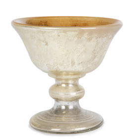 742.  Copa de cristal doblado y  azogado, decoración al ácido de pámpanos y palomas.Francia, S. XIX.