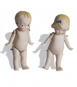 1013.  Dos muñecos de biscuit policromado articulados.Marcado en el reverso Germany.Alemania, h. 1920.
